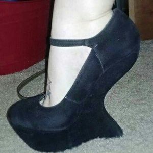 Charlotte Russe black wedges