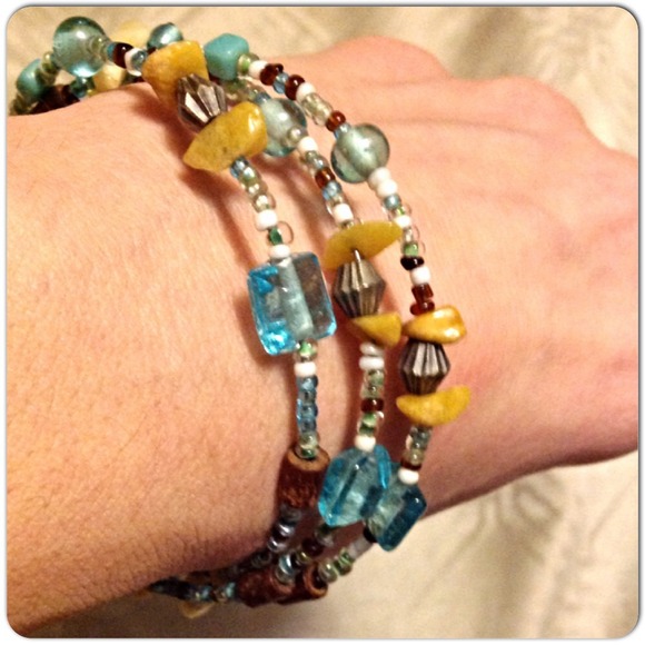 unknown Jewelry - EUC Vintage multi-row stretch bracelet, natural stones with beads .