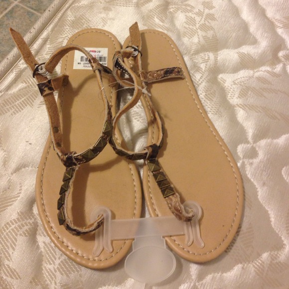 Sandals - Picture 2 of 4