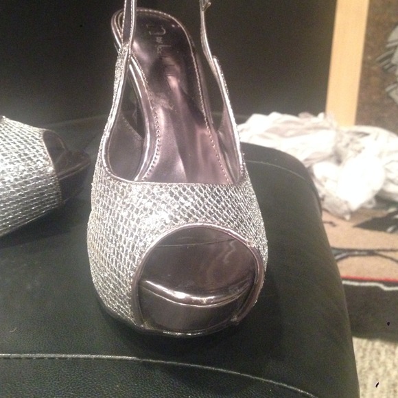 Silver with spiked high heals - Picture 3 of 4