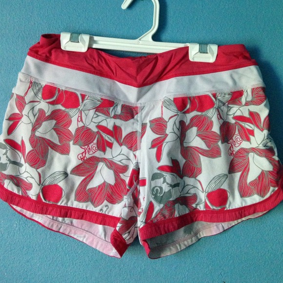 ❌Sold❌Lululemon Floral Print Shorts