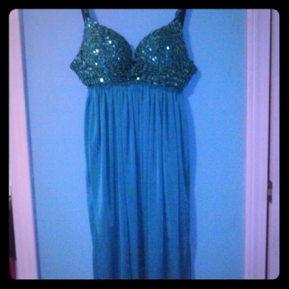 Dresses & Skirts - Fun little push up dress