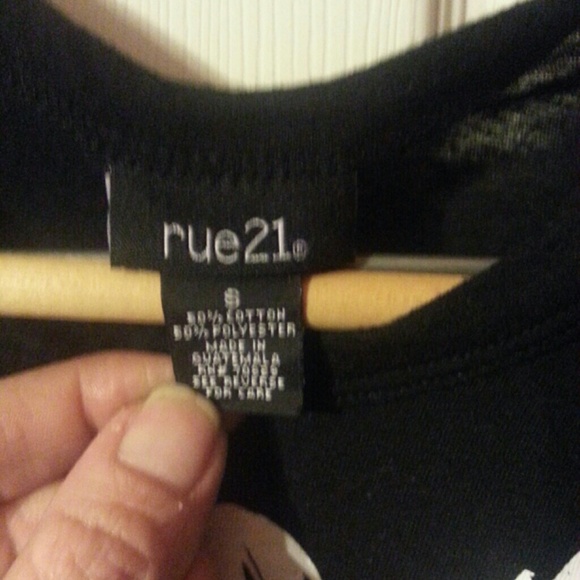 Sold! Rue 21 t-shirt - Picture 2 of 2