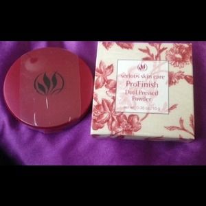 Serious skincare pro finish medium powder