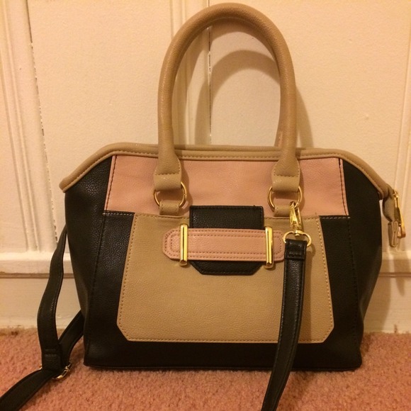 Steve Madden Purse with Adjustable Strap.