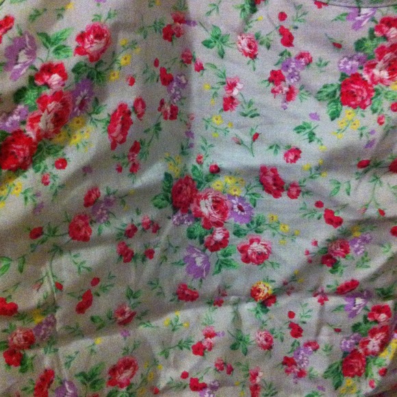 ❌SOLD❌New floral crop top - Picture 2 of 2