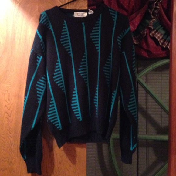 Black and turquoise sweater💙