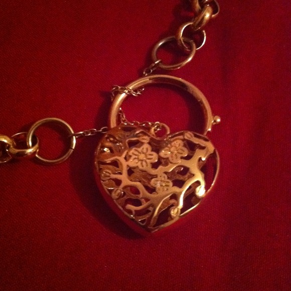 Heart charm bracelet - Picture 2 of 2