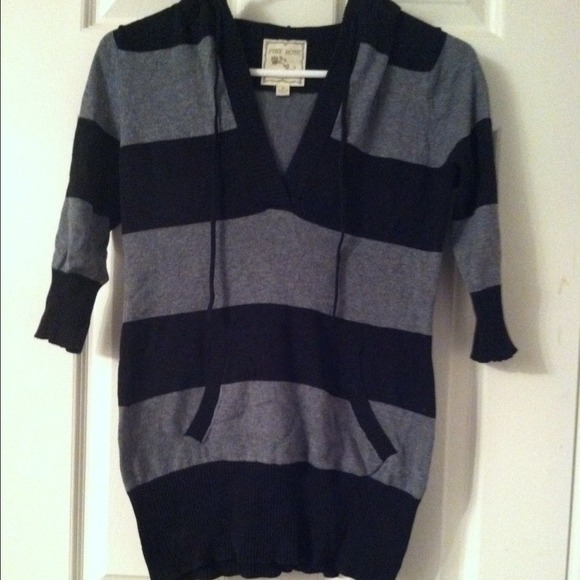 NWOT Cute Quarter Sleeve Sweater!