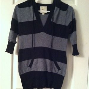 NWOT Cute Quarter Sleeve Sweater!