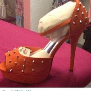 Sexy sleek, beauty the body can't beat..heels!