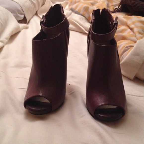 ShoeMint Leila booties. Size 7. - Picture 2 of 3