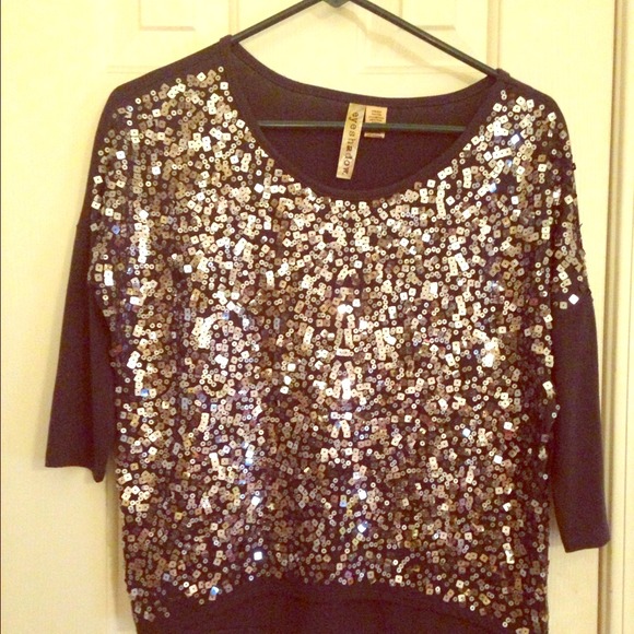 Super cute sparkly top!
