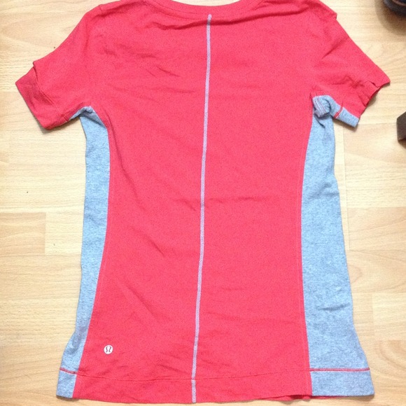 Lululemon women top / shirt size 6