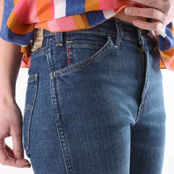 SOLD - LEVI'S VINTAGE CLOTHING - 1966 606 JEANS - 27 - Medium wash, red stitch - Picture 9 of 16