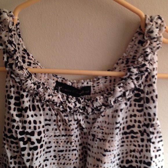 Black and Tan pattern top - Picture 2 of 2