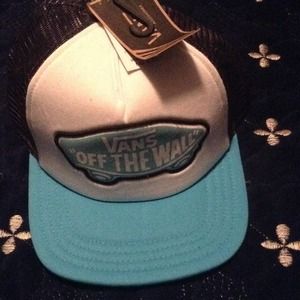 Vans hat and 2 hawaiian flowers