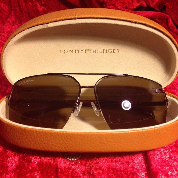 NWOT Tommy Hilfiger sunglasses - never worn. - Picture 2 of 4