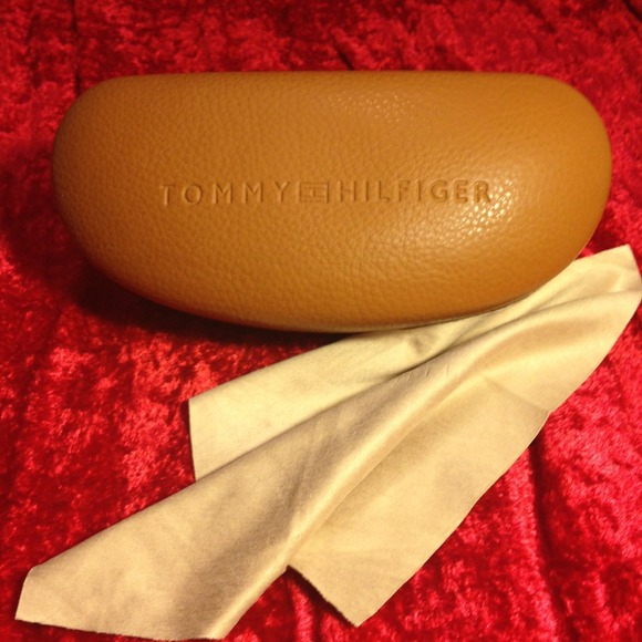 NWOT Tommy Hilfiger sunglasses - never worn. - Picture 3 of 4