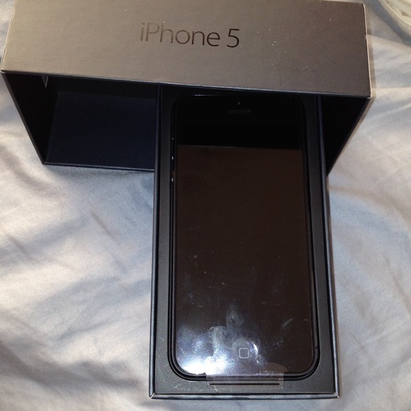 SOLD Brand new never been used iPhone 5 32gb - Picture 1 of 1