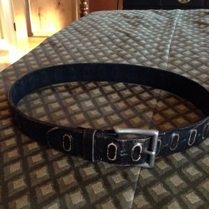 Black/tan leather belt.