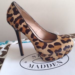 Steve Madden Leopard Pumps