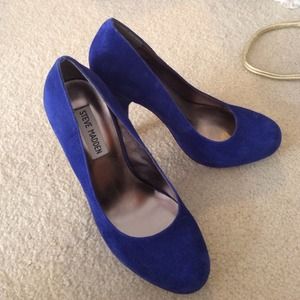 Suede blue pumps sz7