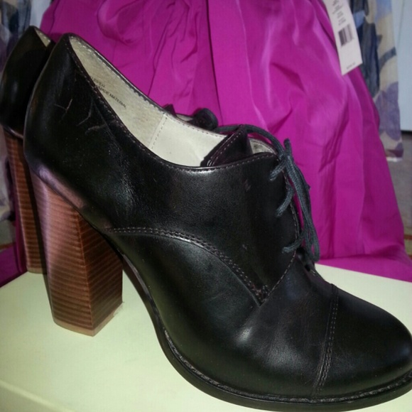 Hinge Black Leather Booties Ankle Shoes - Picture 2 of 4