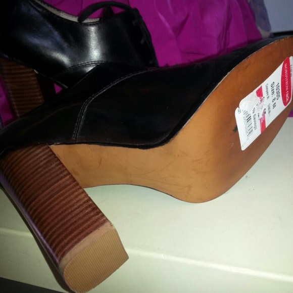 Hinge Black Leather Booties Ankle Shoes - Picture 3 of 4