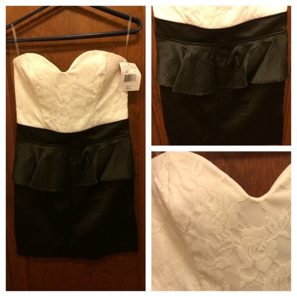 Strapless dress with sweetheart neckline