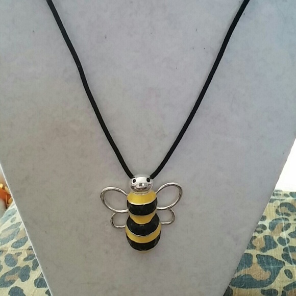 18" black velvet cord with bee pendant