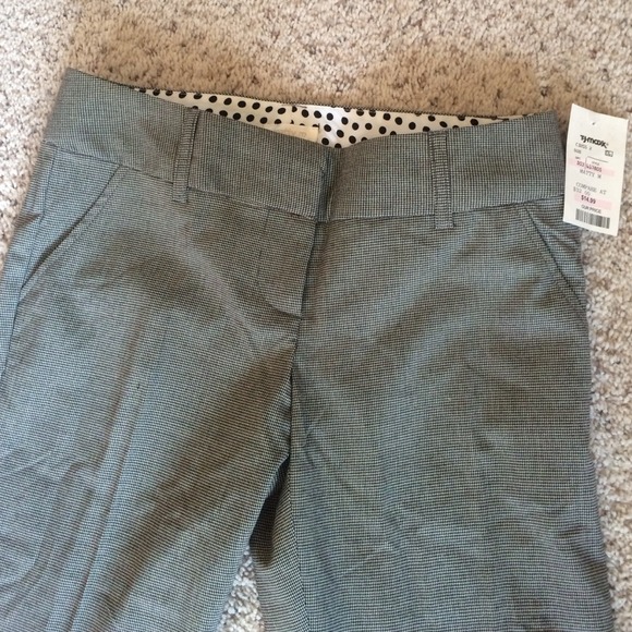 New with tags dress capris.