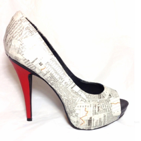 🎨🎉HP 3/14🎉 Newspaper Peeptoe Pumps