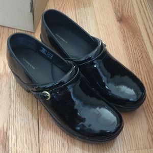 Black lands end clogs