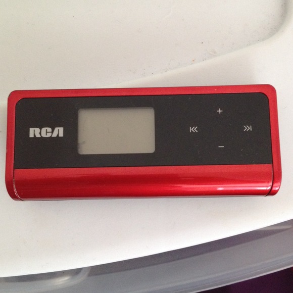 Red RCA TH1814 4 GB MP3 Player with Flipout USB
