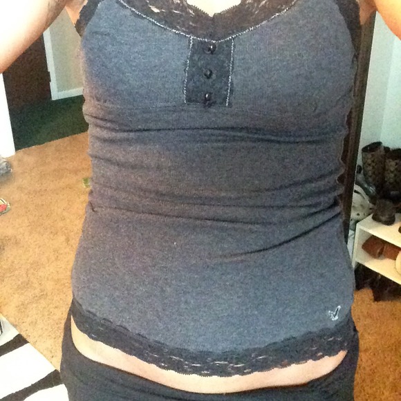 Lace trimmed tank - Picture 2 of 4
