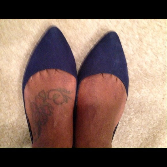 BCBG blue Flats with silver zipper up the back - Picture 4 of 4