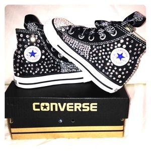 (PRICE REDUCED) CONVERSE!!! INFANTS 5!!!#TODAYONLY