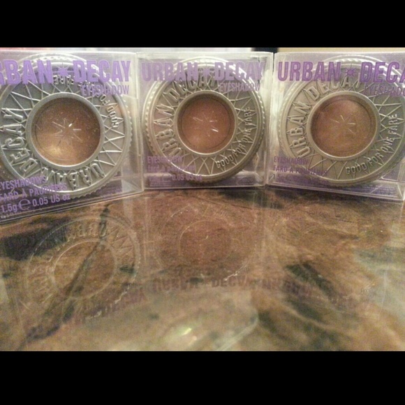 SOLD!!Urban Decay Eyeshadow - Blunt - Picture 2 of 4