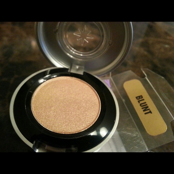 SOLD!!Urban Decay Eyeshadow - Blunt - Picture 3 of 4