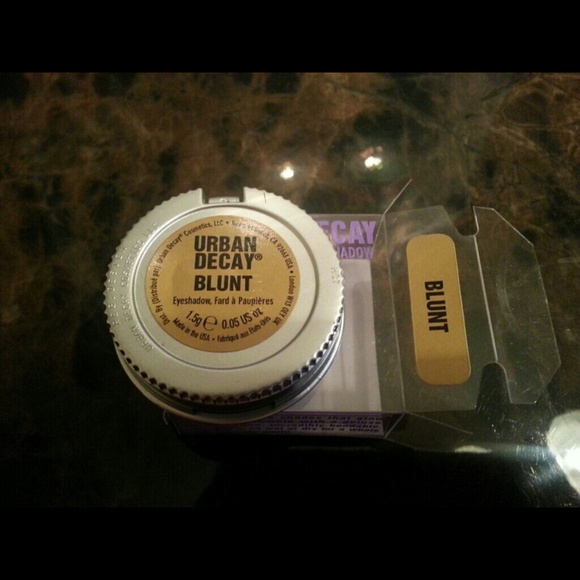 SOLD!!Urban Decay Eyeshadow - Blunt - Picture 4 of 4
