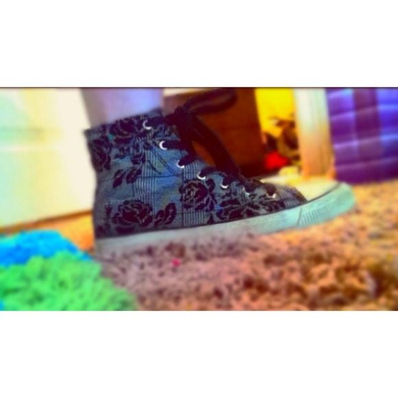 Plaid air walk (converse look a likes)