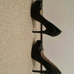 Black pumps