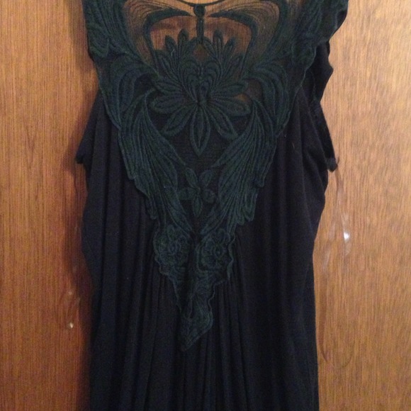 Nice black tank top - Picture 2 of 2