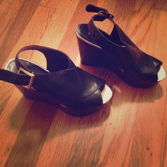 SOLD!!! Nicole Miller black wedge with gold detail