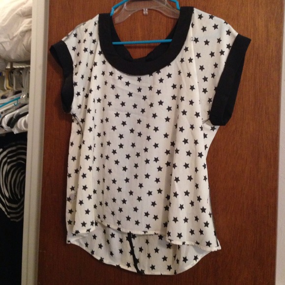 Super cute black and white shirt