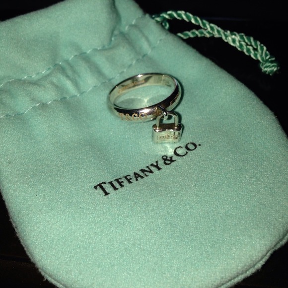 🚫SOLD🚫Tiffany & co. Padlock Ring, size 8
