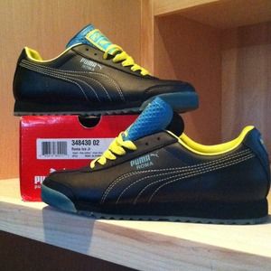 Puma Roma (GS) size 4.5 women's size 6