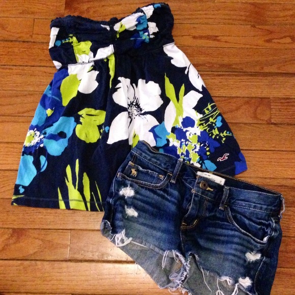 ❌SOLD ON EBAY❌ ☀️HOLLISTER TUBE TOP ☀️ SIZE SMALL