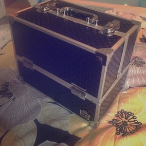 BUNDLE!!! 💜💜💜Make up box and earrings